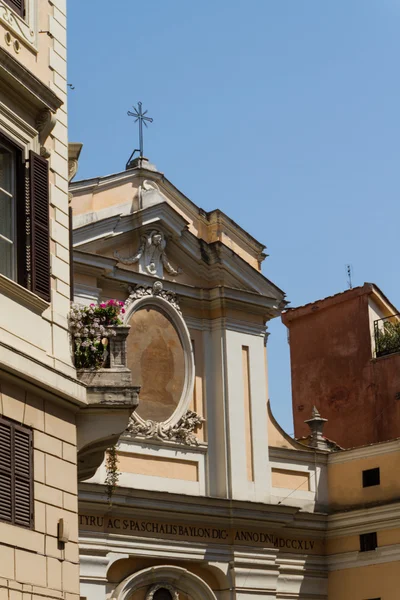 Stor kyrka i centrala Rom, Italien. — Stockfoto