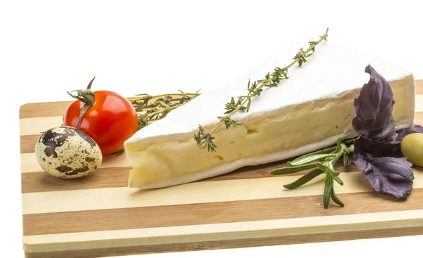 Keil des Gourmet-Brie-Käses — Stockfoto