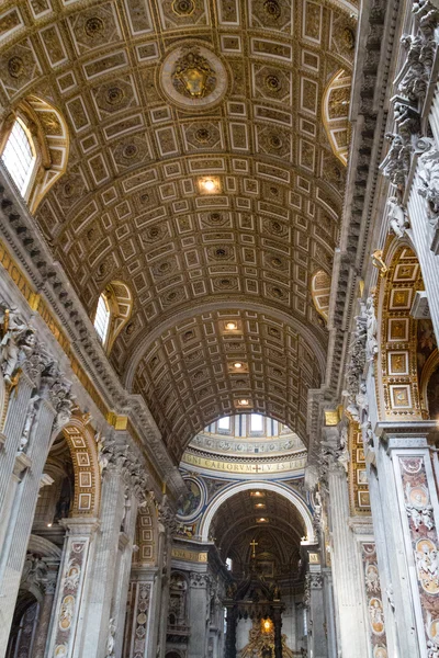 Stor kyrka i centrala Rom, Italien. — Stockfoto