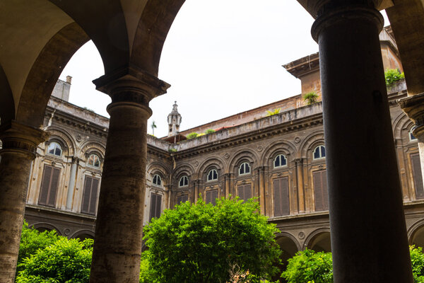 Рим, Италия. Типичные архитектурные детали старого города
