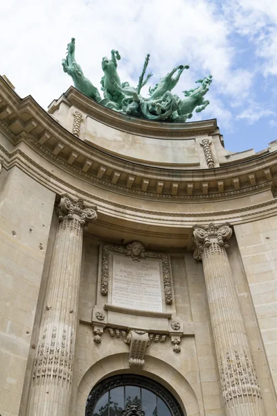 Edificio histórico en París Francia —  Fotos de Stock