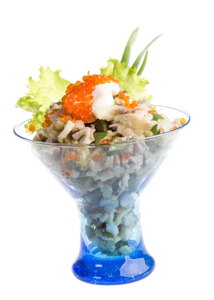 Salade met garnalen, avocado, tomaten, rode kaviaar — Stockfoto