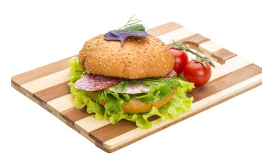 salata ve sosis ekmek