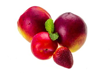 Olgun Parlak şeftali, Erik, çilek ve nane