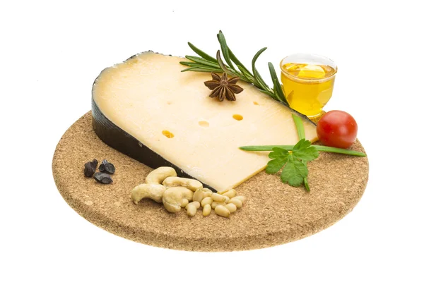 Käse mit Honig und Nüssen — Stockfoto