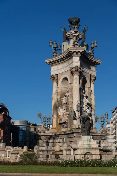 Fontana di Plaza de Espana con Palazzo Nazionale sullo sfondo, Bar — Foto Stock