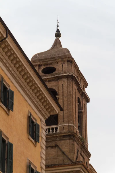 Rooma, Italia. Tyypillisiä arkkitehtonisia yksityiskohtia vanhan kaupungin — kuvapankkivalokuva