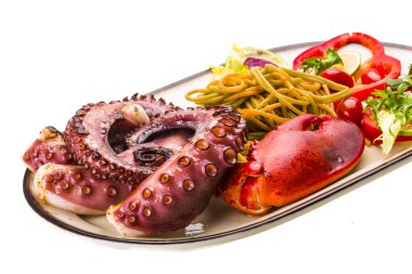 Ahtapot ve ıstakoz bacak ile deniz ürünleri makarna