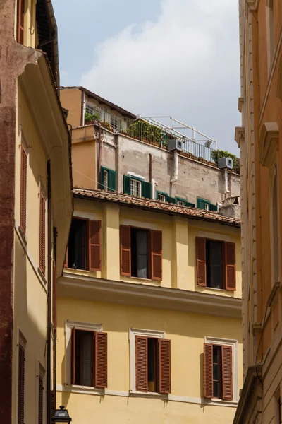 Roma, Italia. Dettagli architettonici tipici della città vecchia — Foto Stock