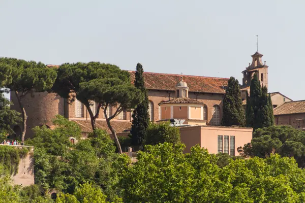 Rome, Włochy. typowe formy architektoniczne starego miasta — Zdjęcie stockowe