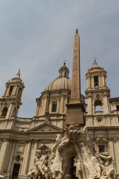 圣 agnese 在 agone 广场纳沃纳广场，罗马，意大利 — 图库照片