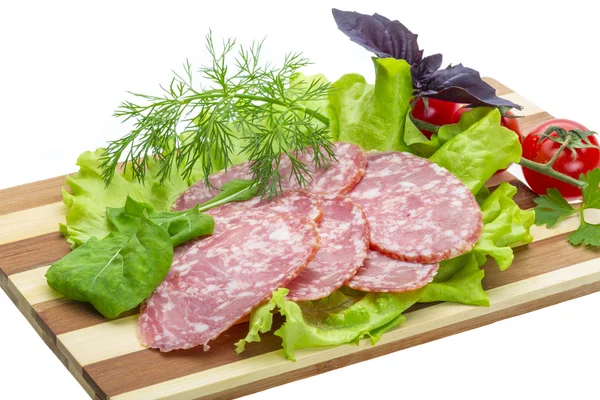 Sosis salata ve fesleğen ile — Stok fotoğraf