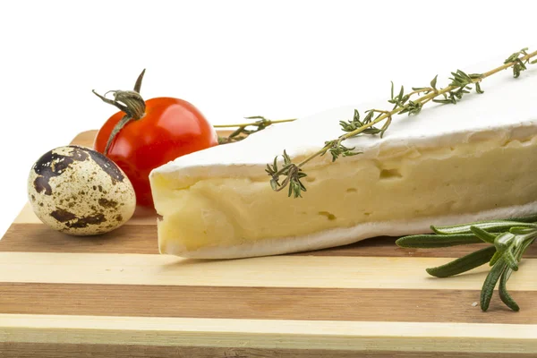 Keil des Gourmet-Brie-Käses — Stockfoto