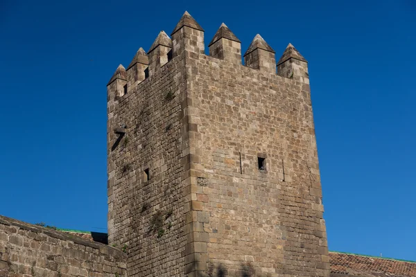 Oude muur en toren van barcelona stad — Stockfoto