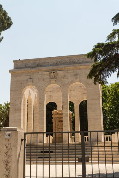 Ossuary of the fallen during the defence of Rome, Italy — стоковое фото