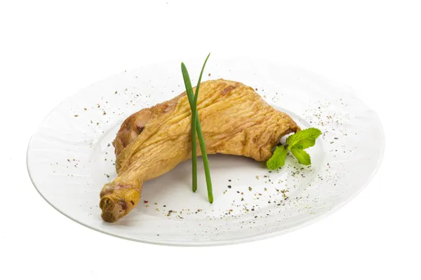 鶏モモ肉の燻製 — ストック写真