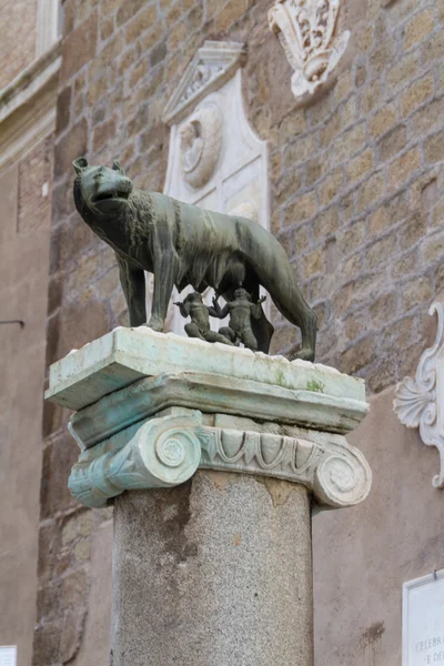 Bauruinen und antike Säulen in Rom, Italien — Stockfoto