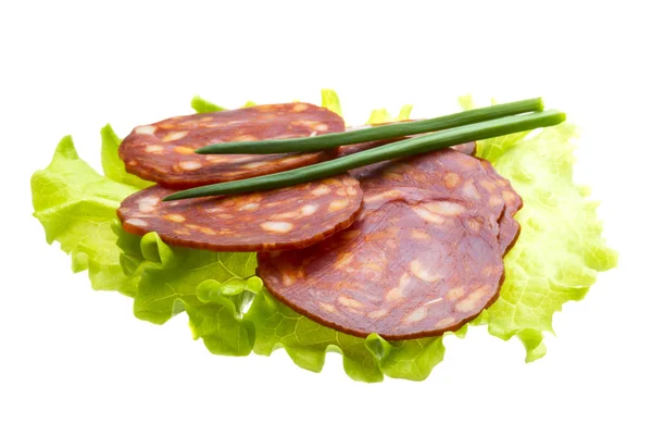Salsicce italiane con foglie di insalata — Foto Stock