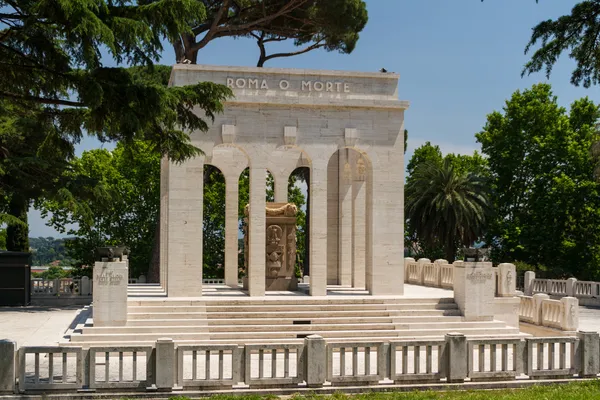 Ossuarium van de gevallenen tijdens de verdediging van rome, Italië — Stockfoto