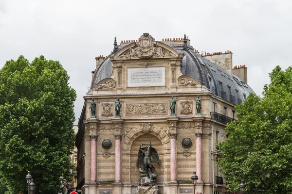Beautiful Saint Michel fountain in Paris — Stock Photo, Image