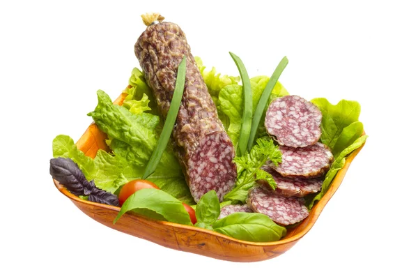 Salame maturo con insalata, basilico, cipolla e pomodoro — Foto Stock