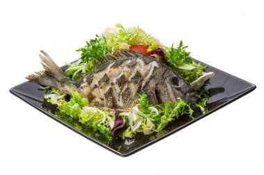 ızgara tilapia ile salata
