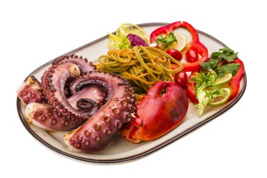 Ahtapot ve ıstakoz bacak ile deniz ürünleri makarna