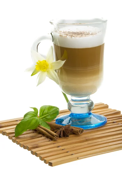 Kaffe sent med blomma, mynta, stjärnanis och kanel — Stockfoto