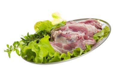 pişmemiş domuz eti