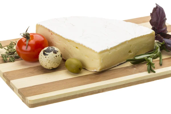 Cuña de queso Brie gourmet —  Fotos de Stock