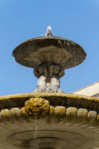 Roma, Itália. Detalhes arquitetônicos típicos da cidade velha — Fotografia de Stock