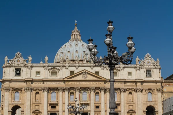 バシリカ ディ サン ピエトロ寺院、バチカン市国、ローマ、イタリア — ストック写真