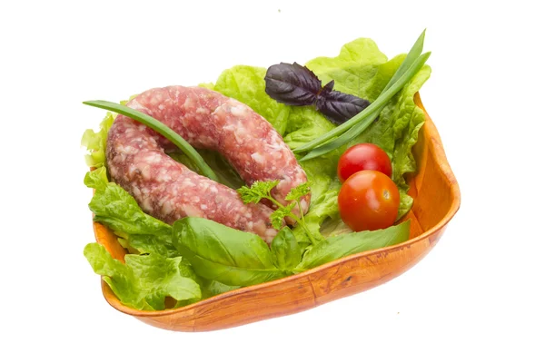 Salame maduro com salada, manjericão, cebola e tomate — Fotografia de Stock