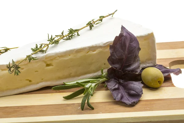 Cuña de queso Brie gourmet —  Fotos de Stock