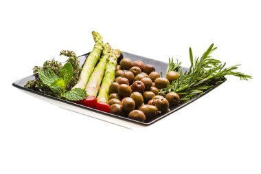 zeytin, kuşkonmaz, biberiye, nane, kekik ve domates