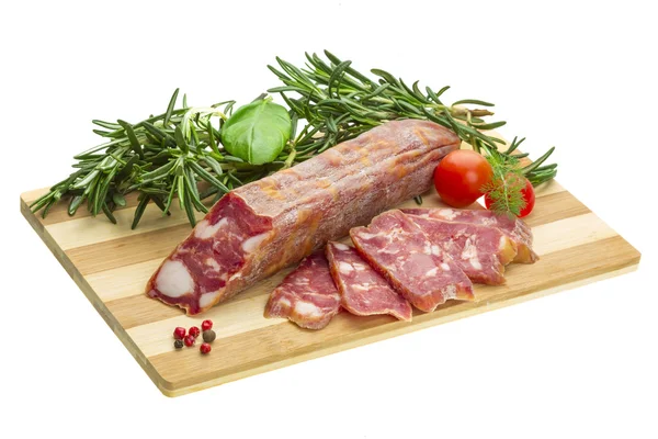 Salami met rozemarijn, basilicum en tomaat — Stockfoto