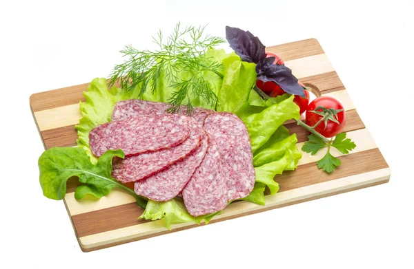 Würstchen mit Salat und Basilikum — Stockfoto