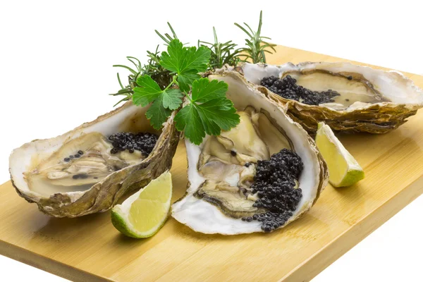 Oysters with black cavair — Stock Photo, Image