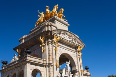Barcelona ciudadela park lake çeşme altın quadriga ile bir