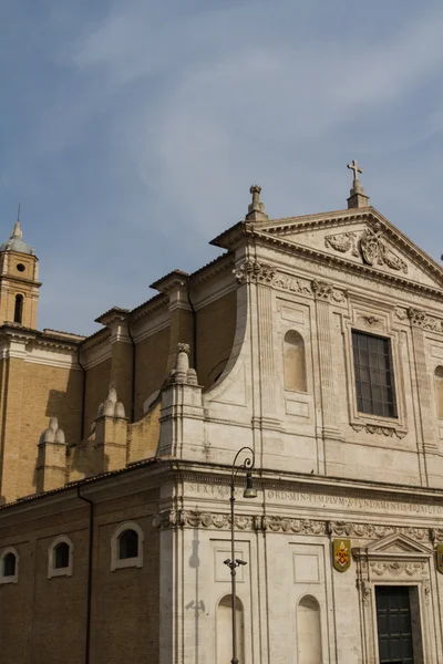 Grande chiesa nel centro di Roma, Italia . — Foto Stock