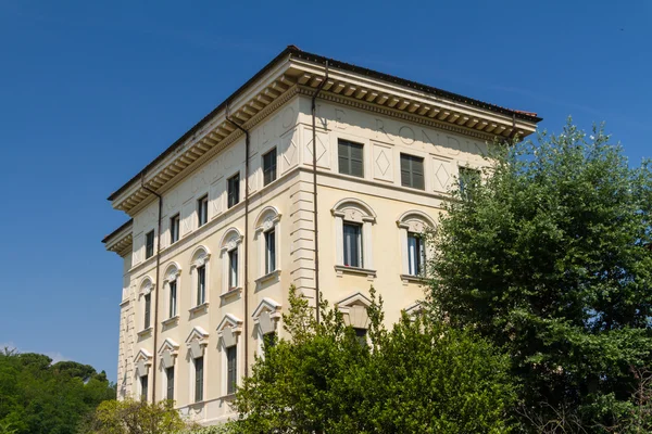 Roma, Itália. Detalhes arquitetônicos típicos da cidade velha — Fotografia de Stock