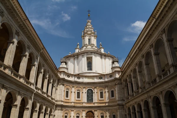 Grande église dans le centre de Rome, Italie . — Photo