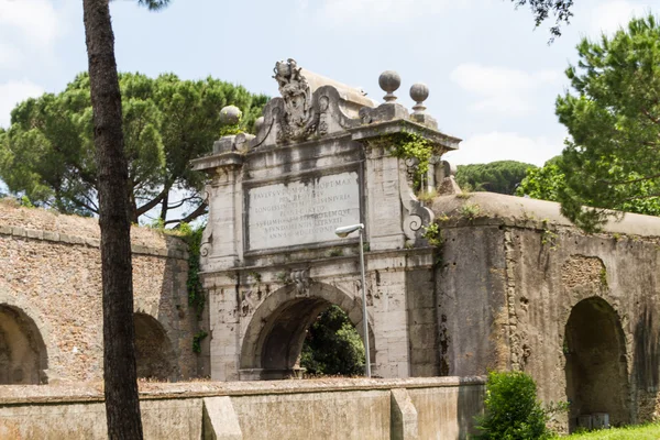 ローマ、イタリア。旧市街の典型的なアーキテクチャの詳細 — ストック写真