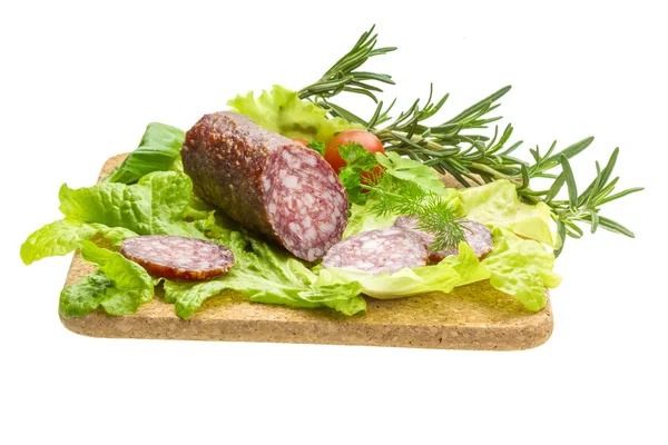 Salami mit Rosmarin, Salat und Tomaten — Stockfoto