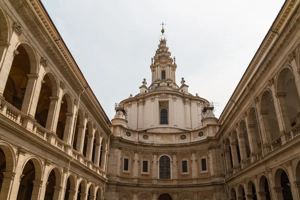 Великий церкви у центрі Риму, Італія. — стокове фото