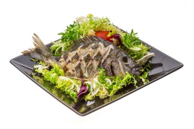 ızgara tilapia ile salata