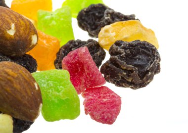 Ceviz ve kurutulmuş meyve.