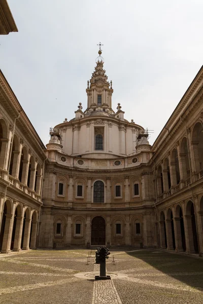 Grande église dans le centre de Rome, Italie . — Photo