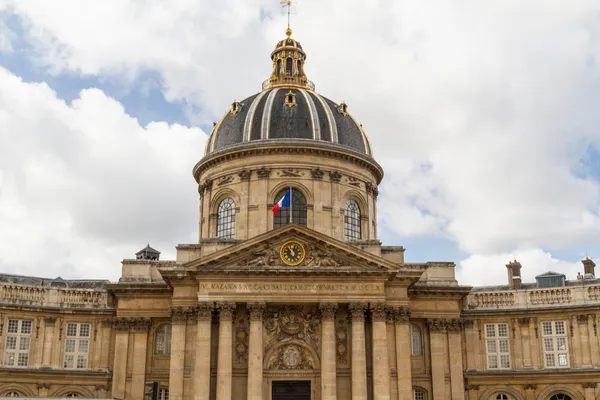 W zabytkowym budynku w Paryżu Francja — Zdjęcie stockowe