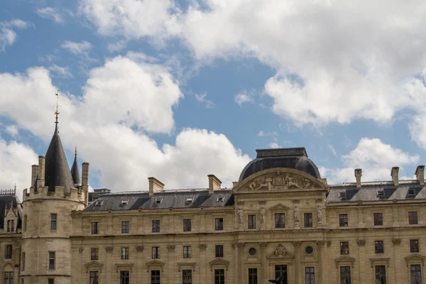 Palazzo storico a Parigi Francia — Foto Stock